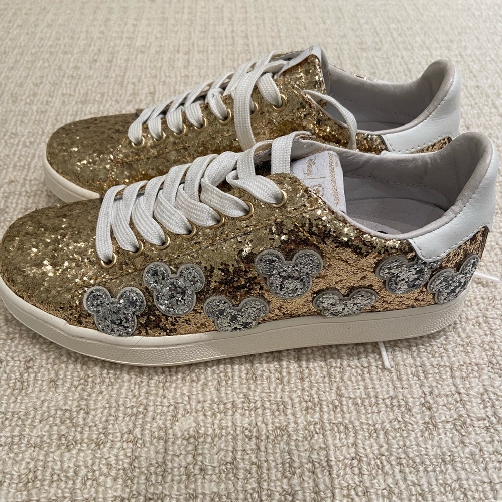 Glitter sneakers, Master of Arts MOA size 6, never been worn